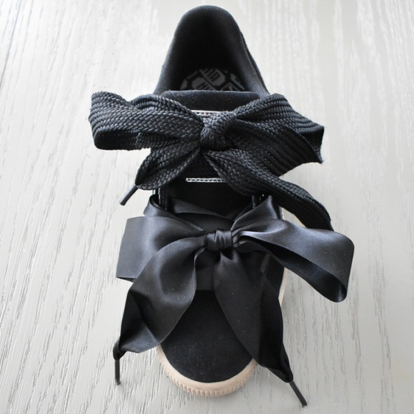Puma Sneakers Black Satin Bow White Sole Size 8 - Picture 3 of 9
